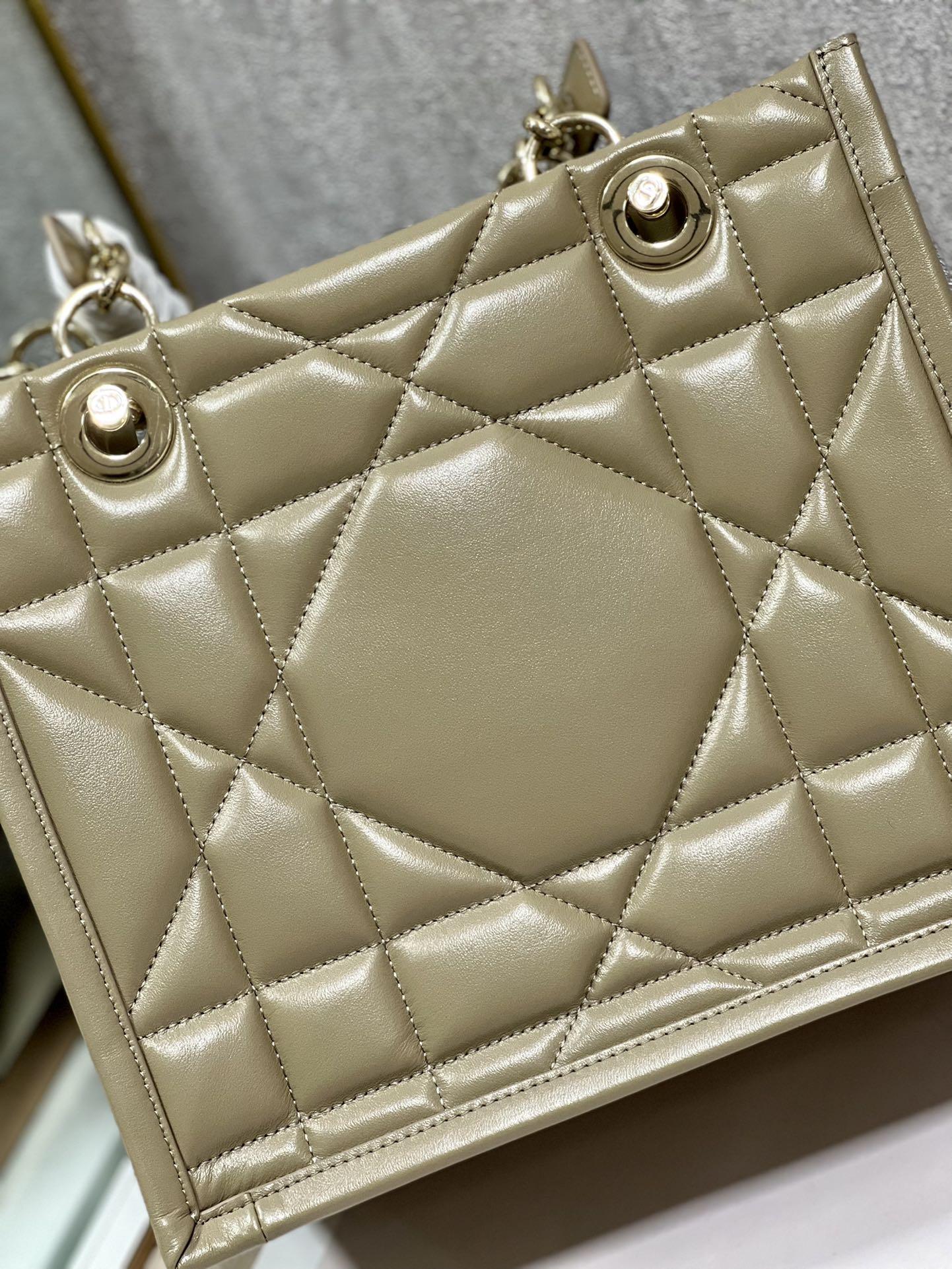 D I O R Dior Essential Tote 레플리카 35번 이미지 - Bag | 세미샵 레플리카 사이트