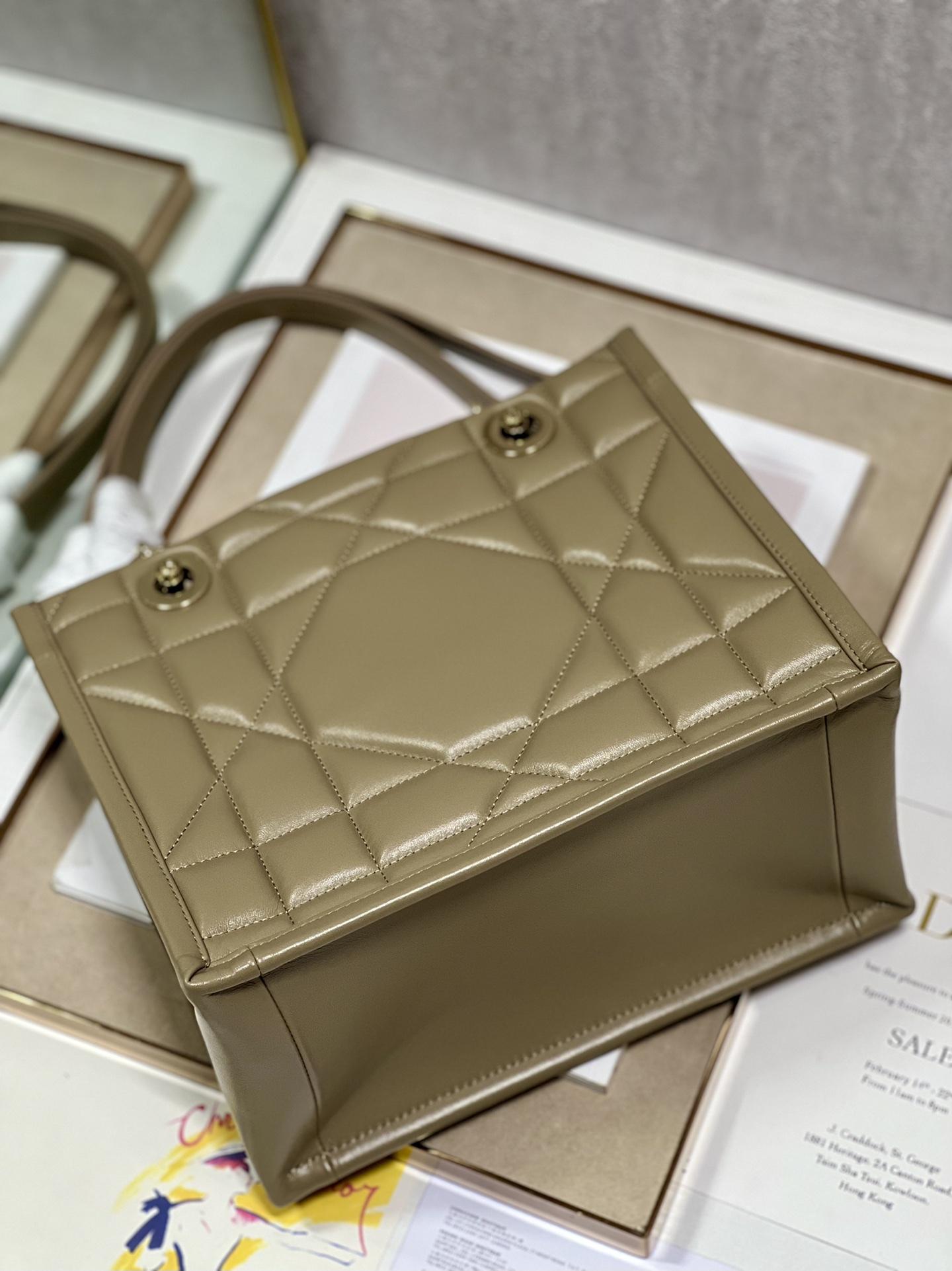 D I O R Dior Essential Tote 레플리카 37번 이미지 - Bag | 세미샵 레플리카 사이트