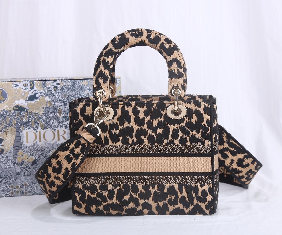 D I O R Dior Lady D-Lite Medium 레플리카 2번 이미지 - Bag | 세미샵 레플리카 사이트