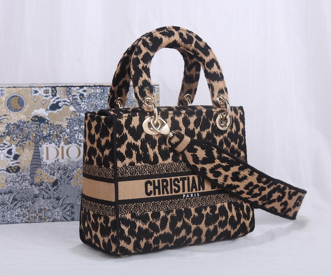 D I O R Dior Lady D-Lite Medium 레플리카 3번 이미지 - Bag | 세미샵 레플리카 사이트