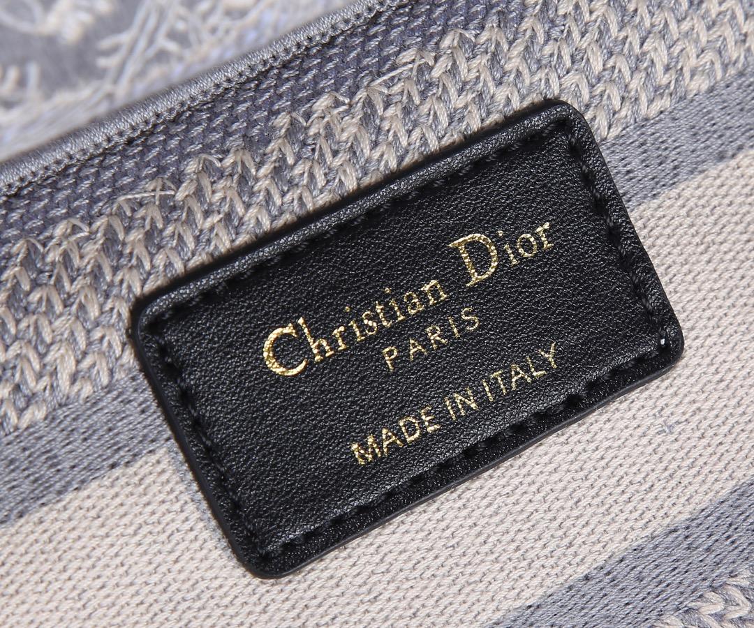 D I O R Dior Lady D-Lite Medium 레플리카 24번 이미지 - Bag | 세미샵 레플리카 사이트