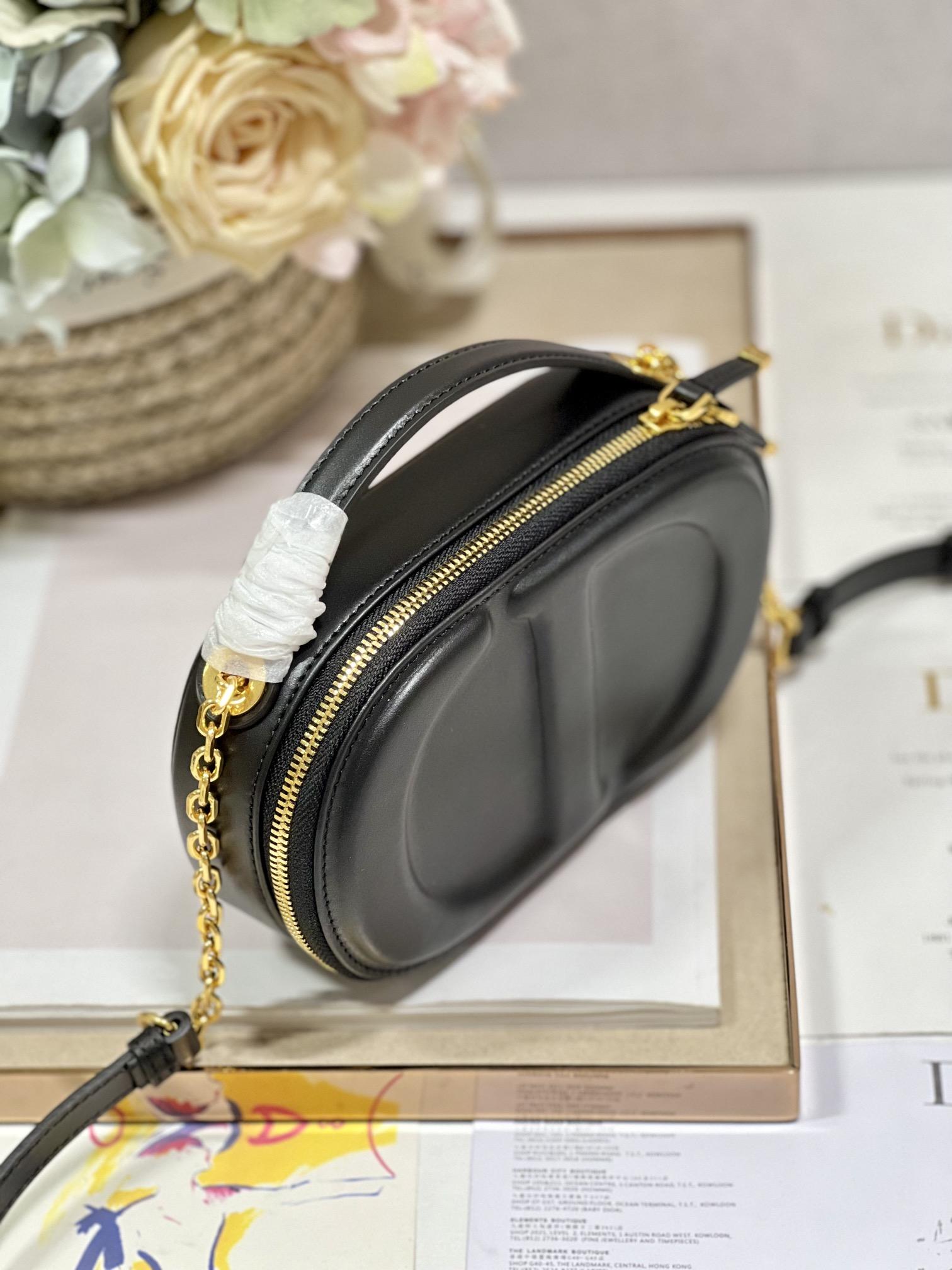 D I O R Dior Signature Oval Camera 레플리카 3번 이미지 - Bag | 세미샵 레플리카 사이트