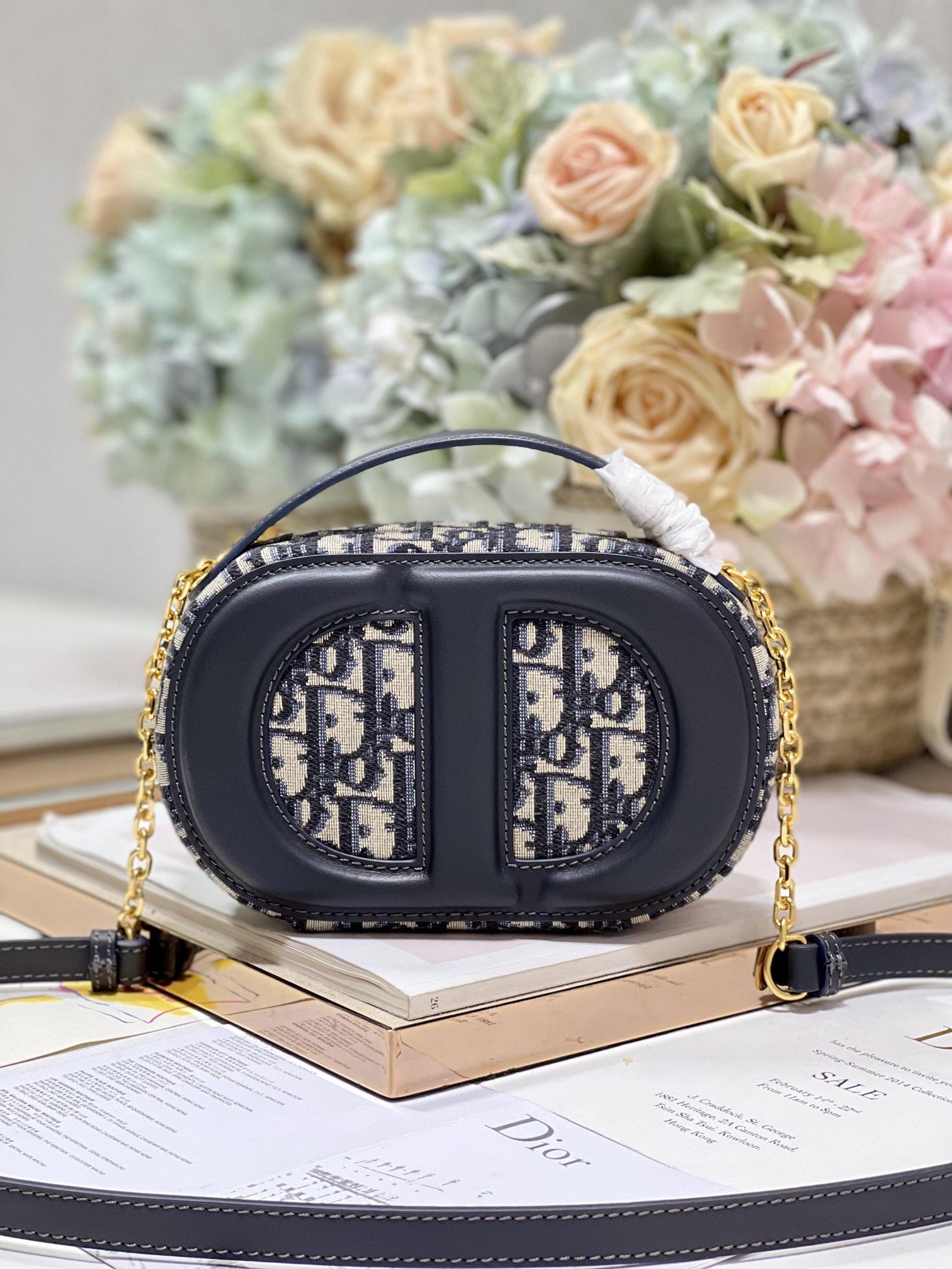 D I O R Dior Signature Oval Camera 레플리카 17번 이미지 - Bag | 세미샵 레플리카 사이트