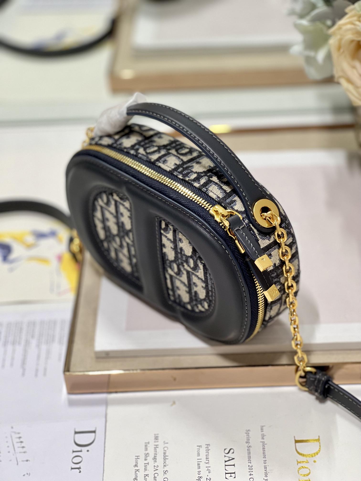 D I O R Dior Signature Oval Camera 레플리카 19번 이미지 - Bag | 세미샵 레플리카 사이트