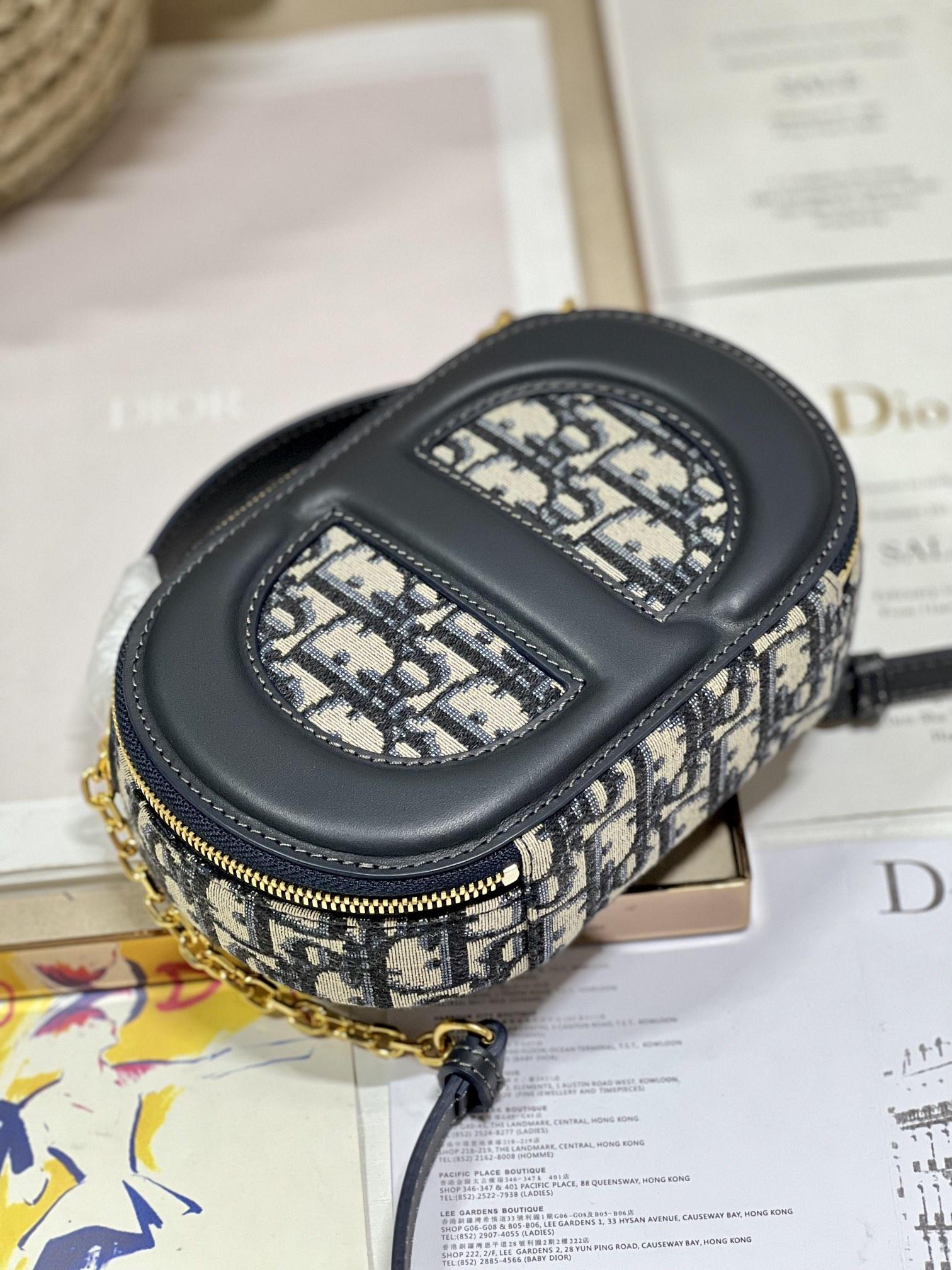 D I O R Dior Signature Oval Camera 레플리카 21번 이미지 - Bag | 세미샵 레플리카 사이트