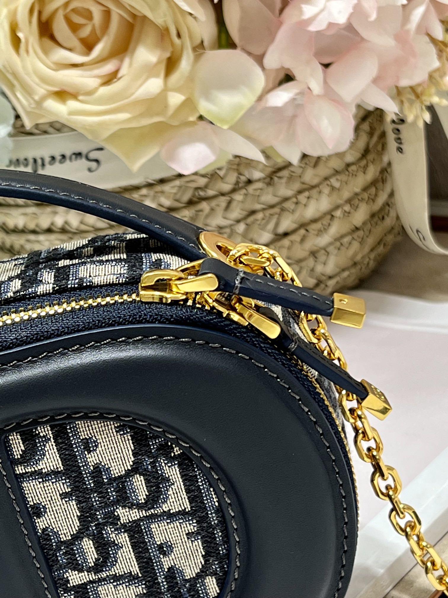 D I O R Dior Signature Oval Camera 레플리카 22번 이미지 - Bag | 세미샵 레플리카 사이트