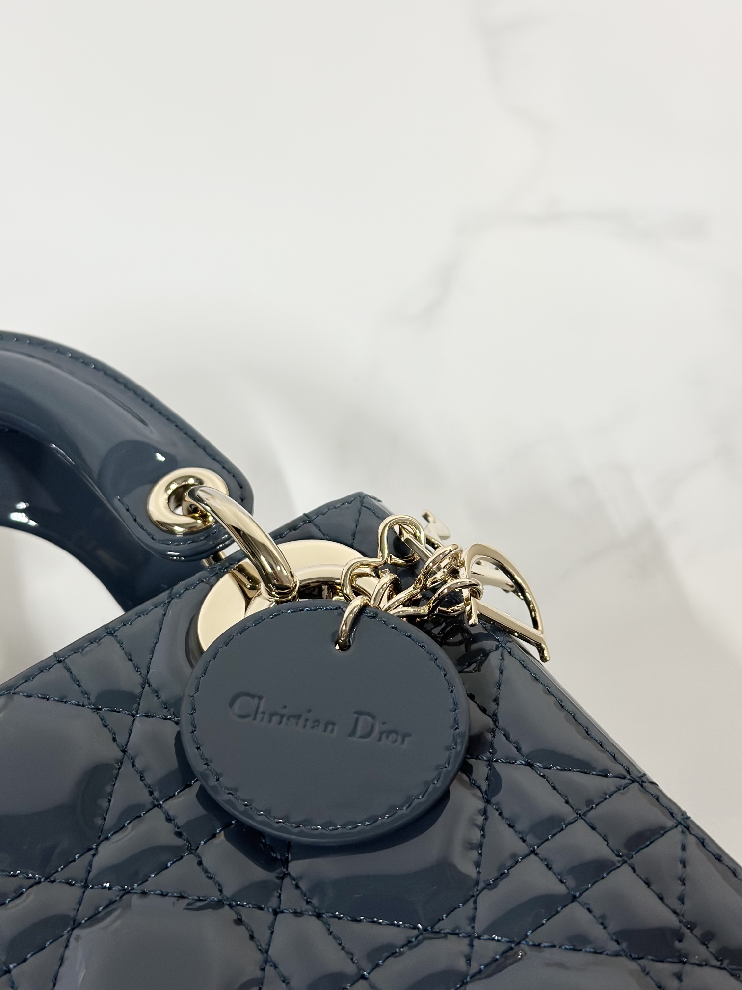 디올 페이던트 미니 레이디백 7번 이미지