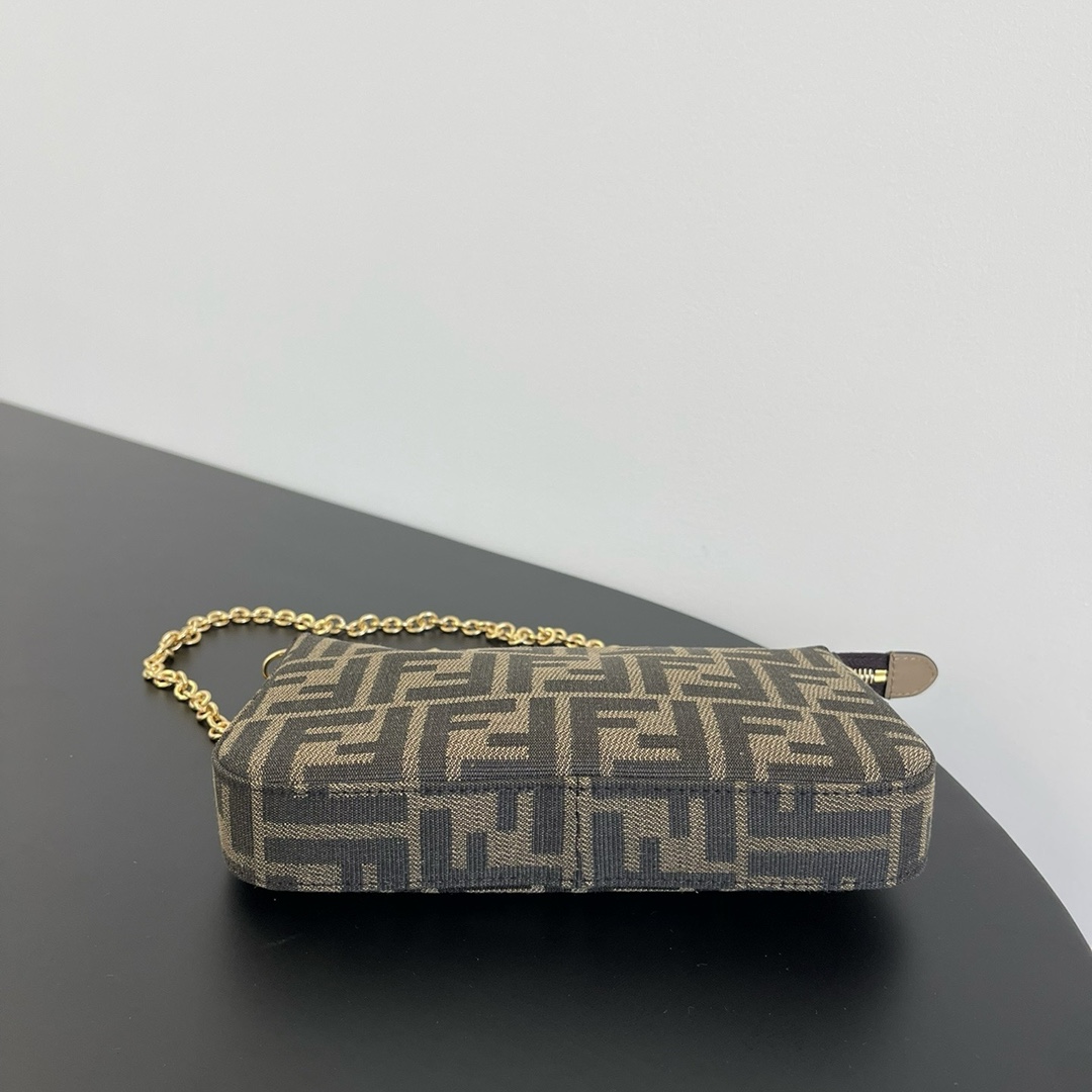 펜디 펜디 FF 패브릭 슬림 파우치 레플리카 4번 이미지 - Bag | 세미샵 레플리카 사이트