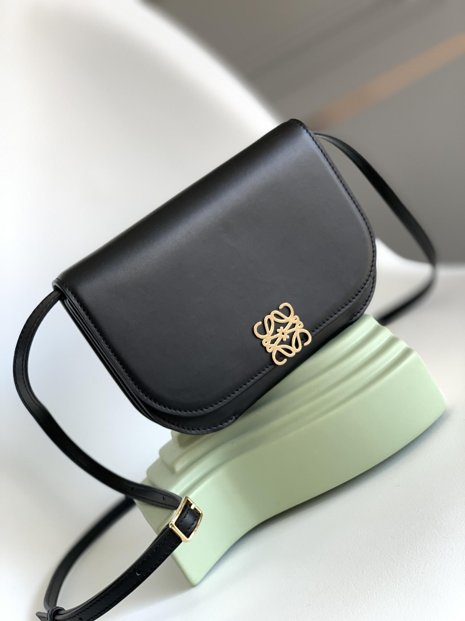 Loewe Goya Accodion Mini