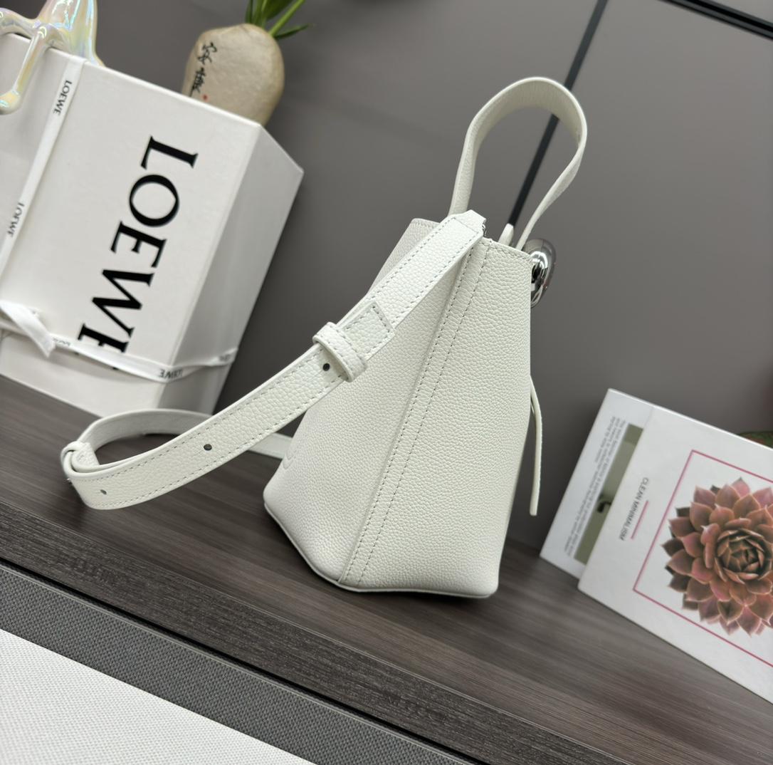 Loewe Pebble Bucket Mini - 상세 이미지