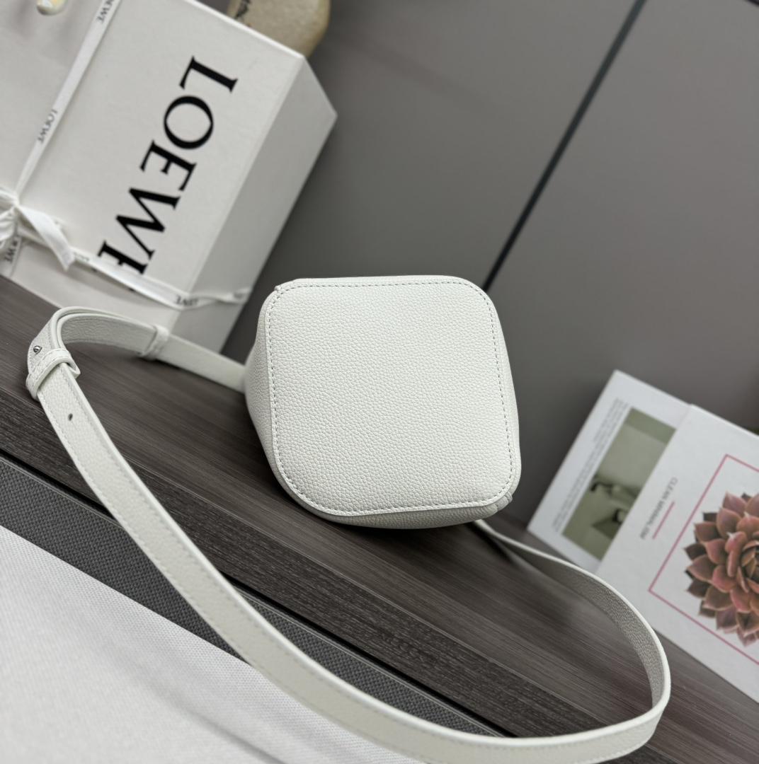 Loewe Pebble Bucket Mini - 상세 이미지