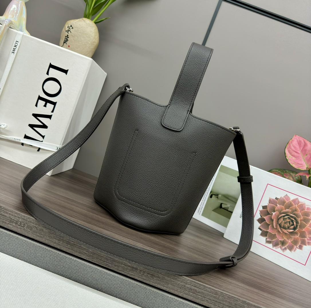Loewe Pebble Bucket Mini - 상세 이미지