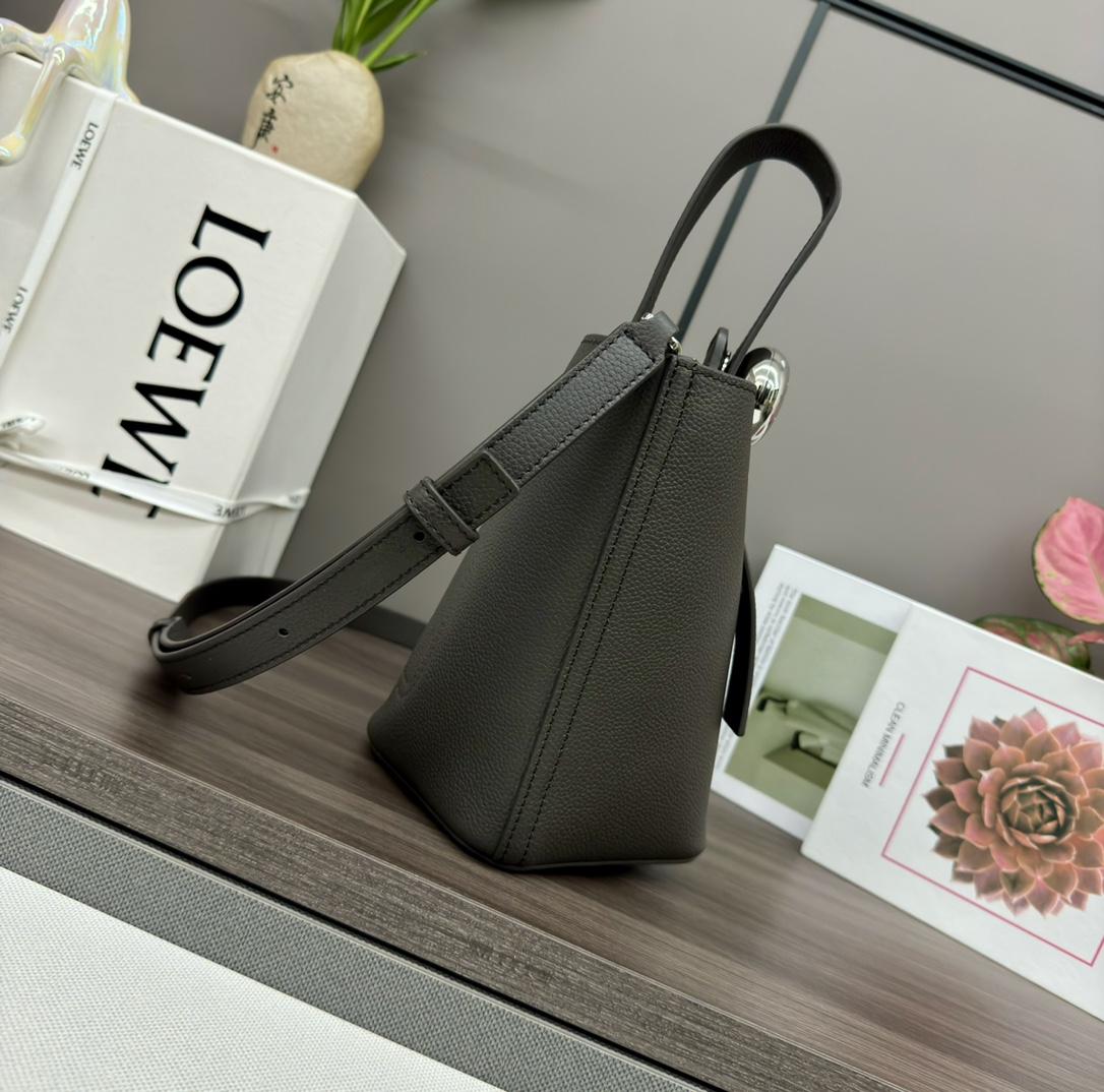 Loewe Pebble Bucket Mini - 상세 이미지