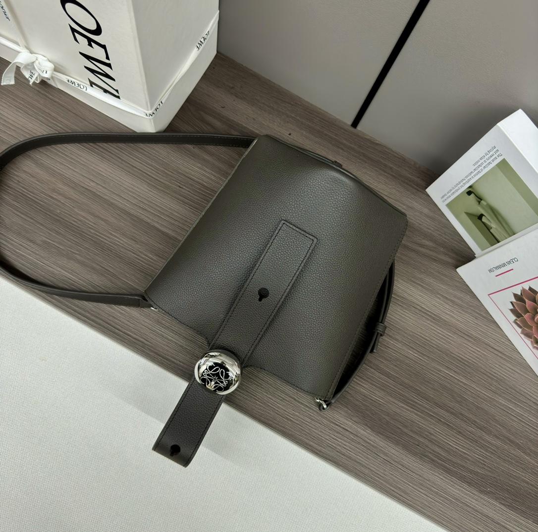 Loewe Pebble Bucket Mini - 상세 이미지