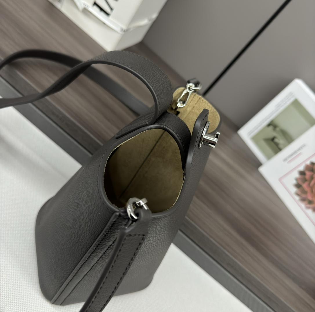 Loewe Pebble Bucket Mini - 상세 이미지