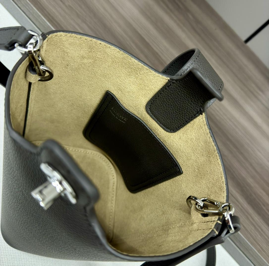 Loewe Pebble Bucket Mini - 상세 이미지
