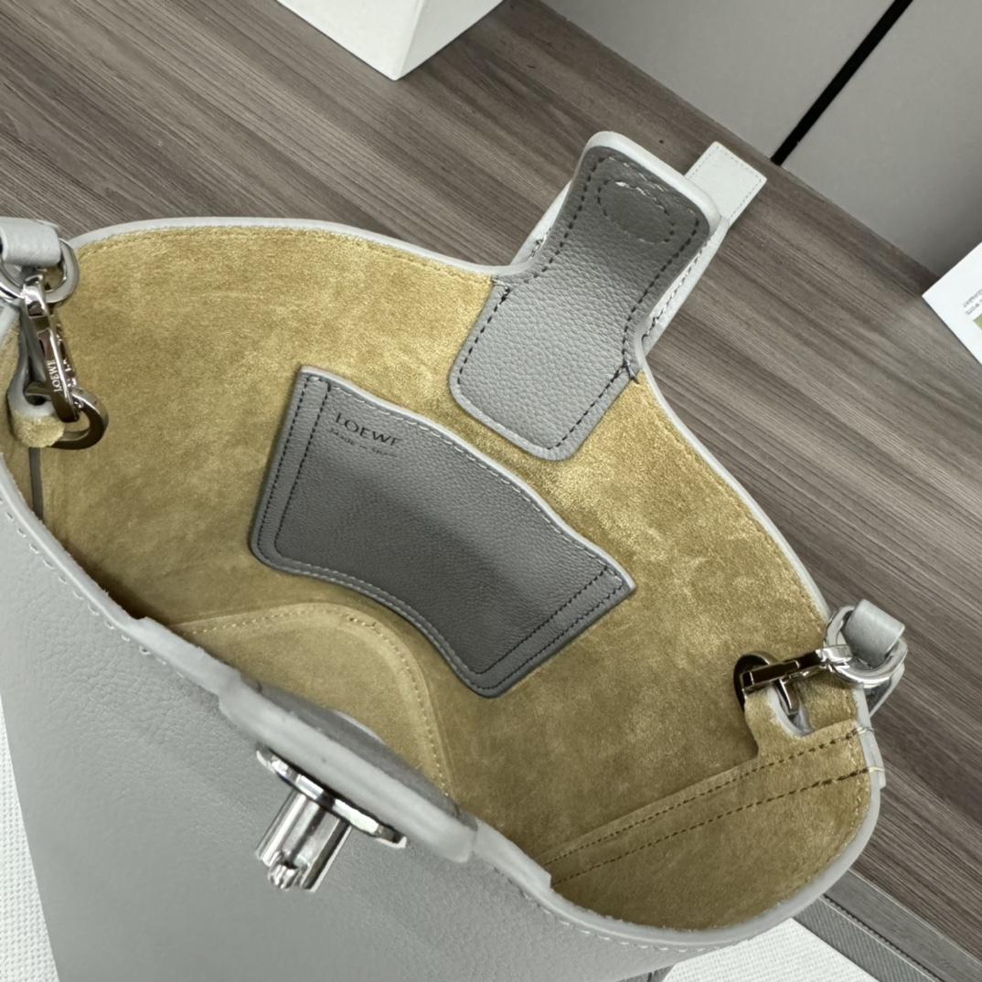 Loewe Pebble Bucket Mini - 상세 이미지