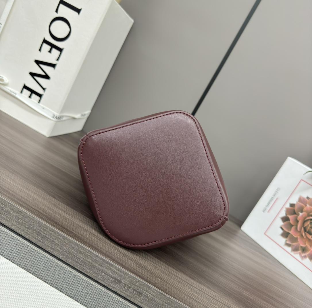 Loewe Pebble Bucket Mini - 상세 이미지