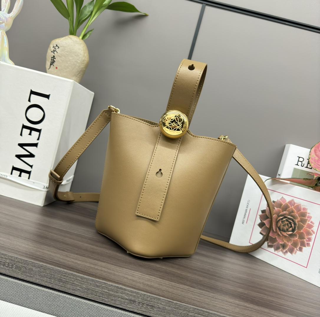 Loewe Pebble Bucket Mini - 상세 이미지