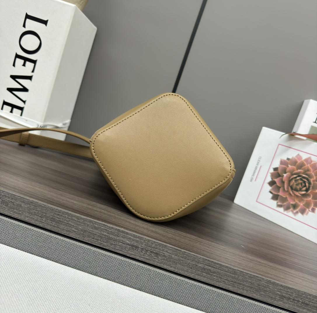 Loewe Pebble Bucket Mini - 상세 이미지