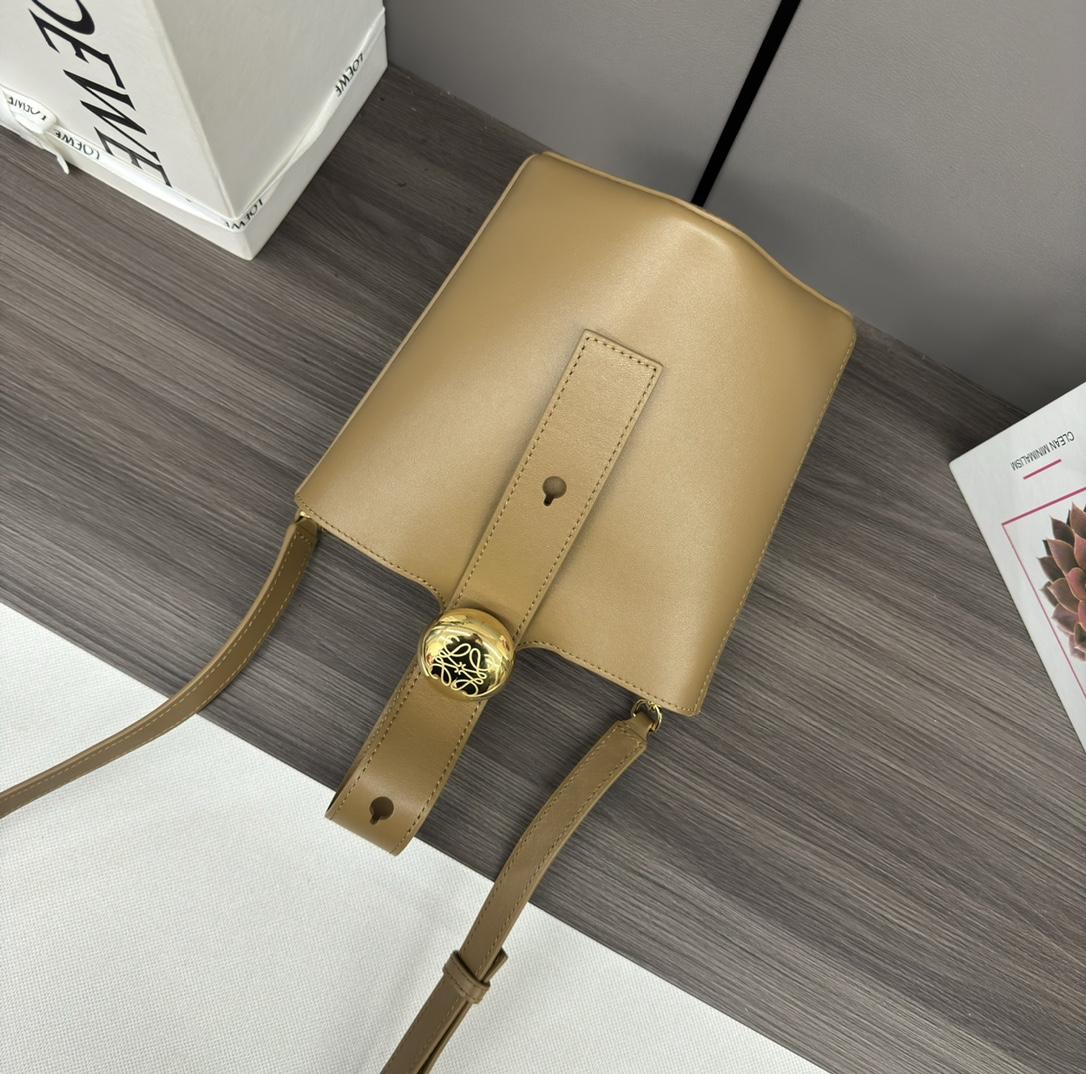 Loewe Pebble Bucket Mini - 상세 이미지