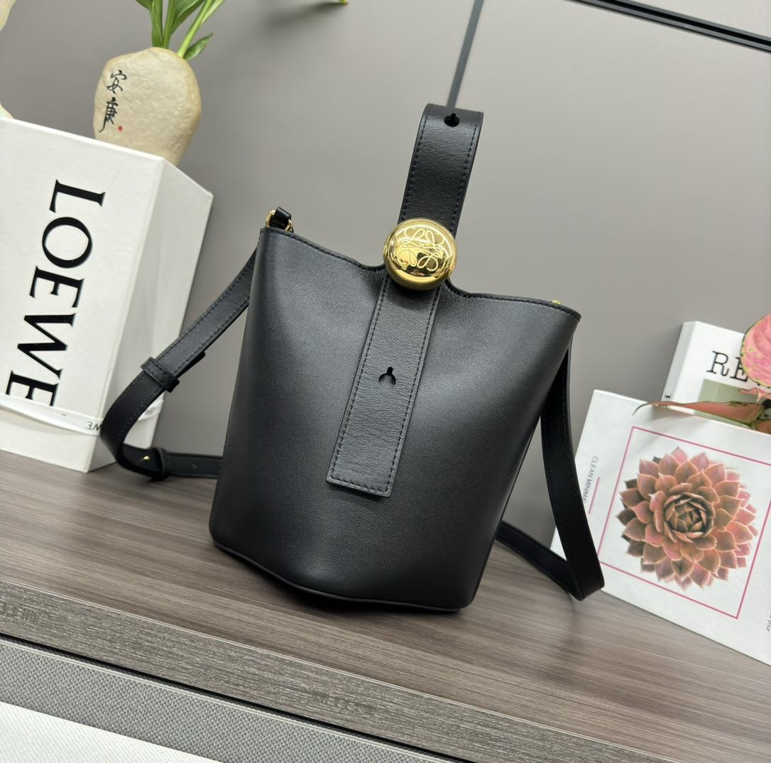 Loewe Pebble Bucket Mini - 상세 이미지