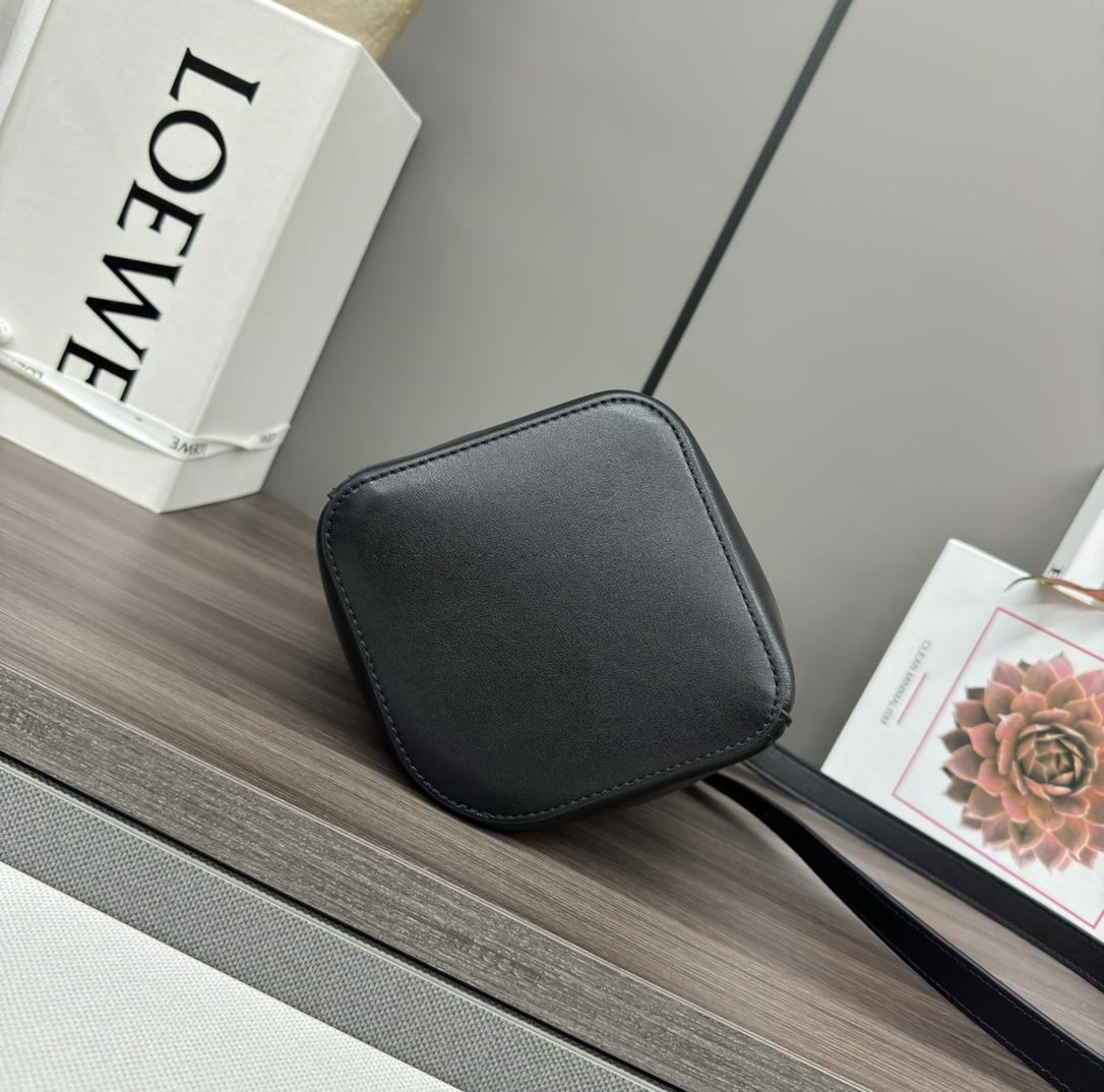 Loewe Pebble Bucket Mini - 상세 이미지