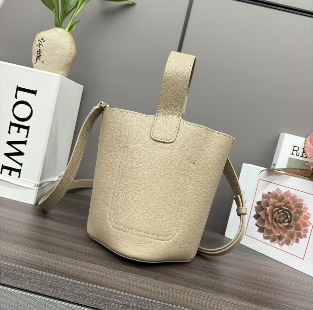 Loewe Pebble Bucket Mini - 상세 이미지