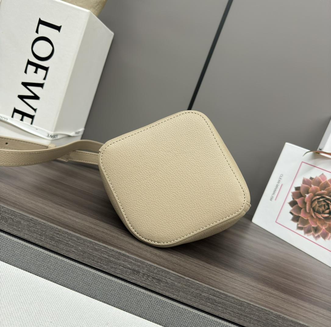 Loewe Pebble Bucket Mini - 상세 이미지