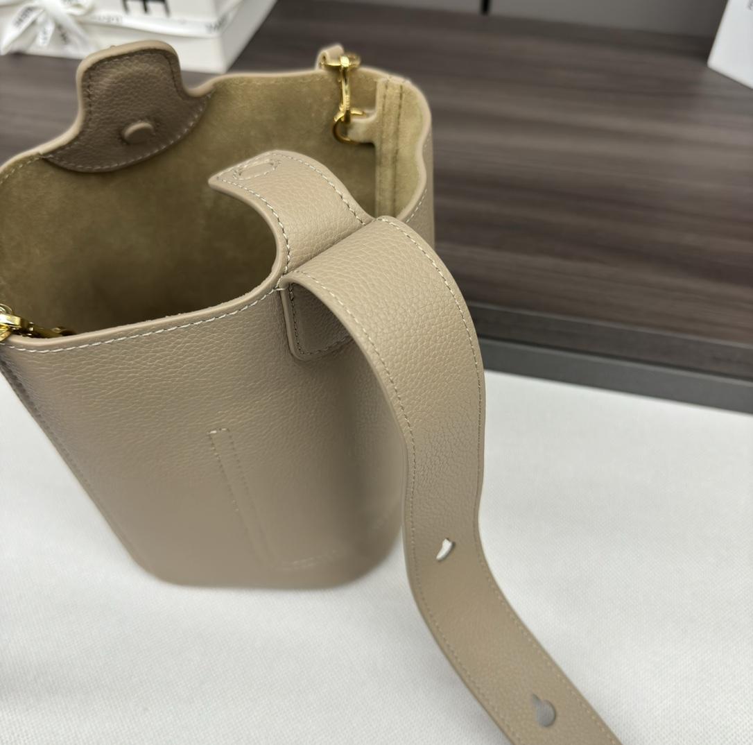 Loewe Pebble Bucket Mini - 상세 이미지