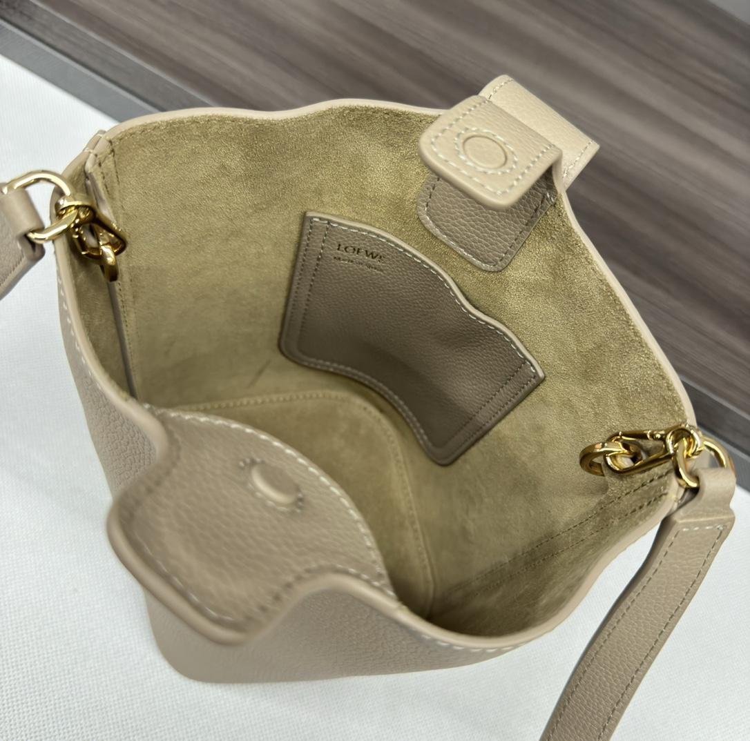 Loewe Pebble Bucket Mini - 상세 이미지