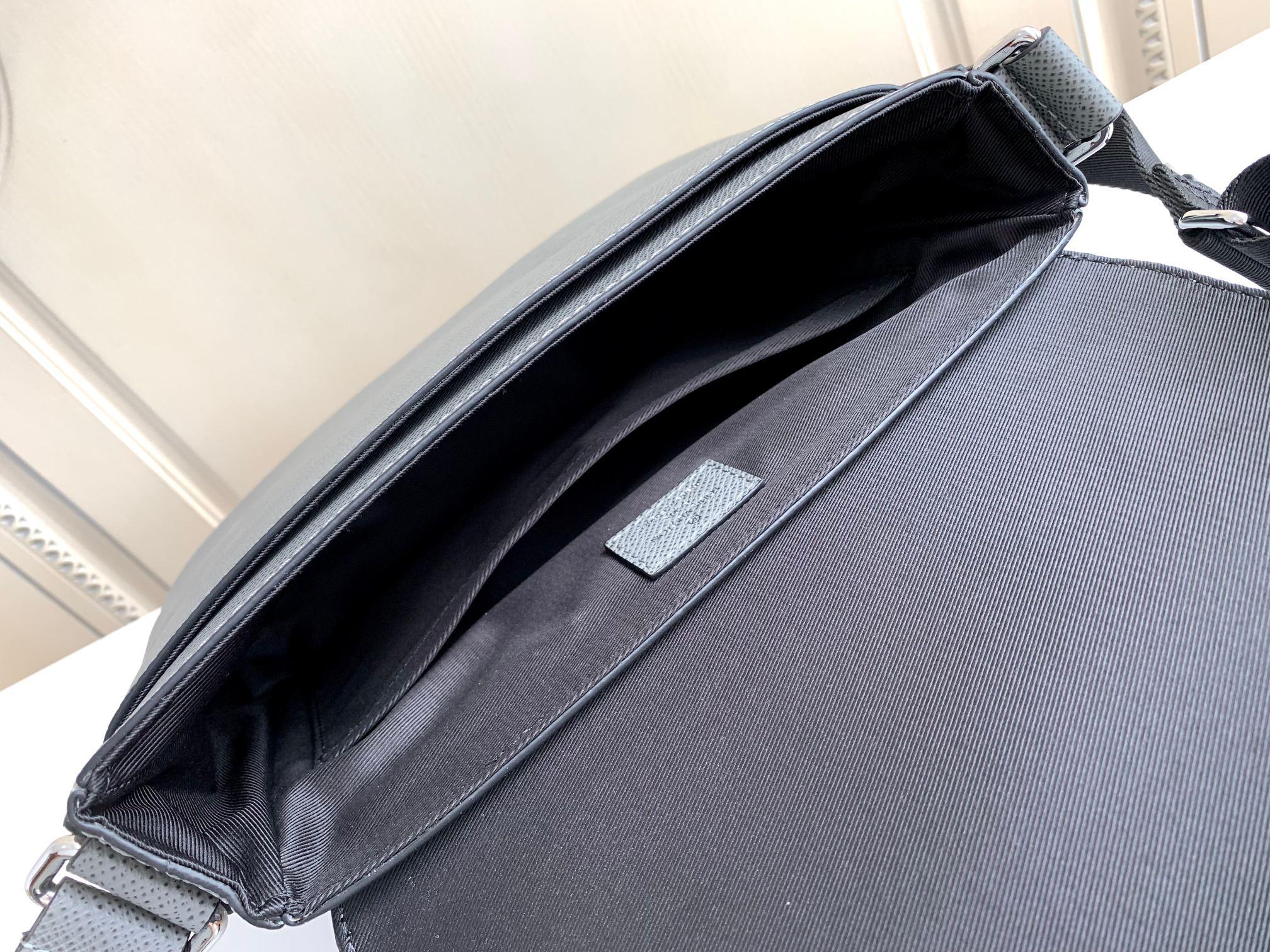 Louis Vuitton Louis Vuitton District PM Taiga 레플리카 8번 이미지 - Bag | 세미샵 레플리카 사이트