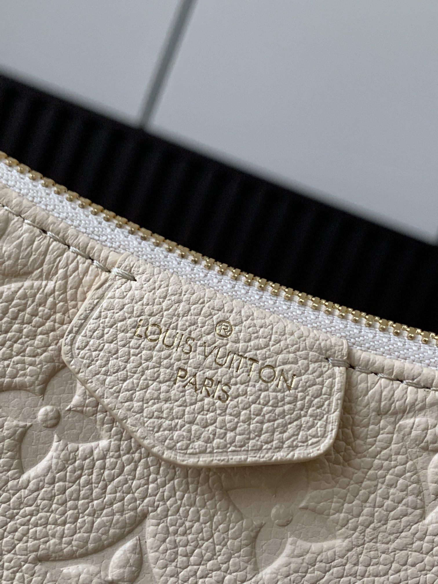 Louis Vuitton Louis Vuitton Easy Pouch on Strap 레플리카 5번 이미지 - Bag | 세미샵 레플리카 사이트