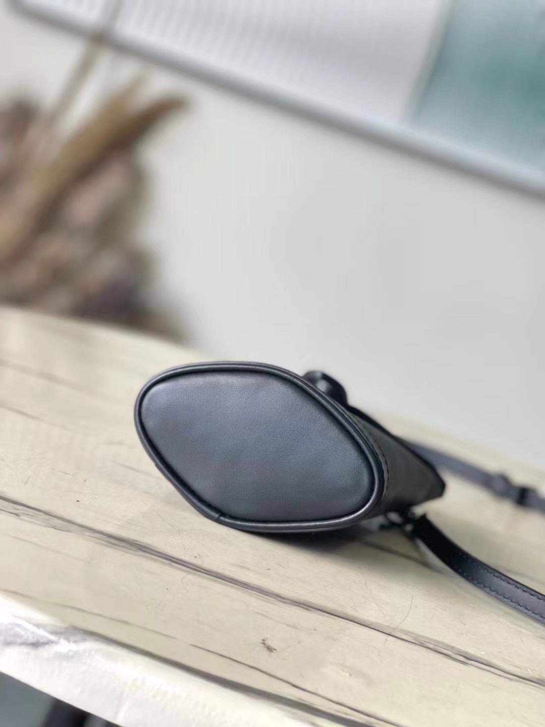 Louis Vuitton Louis Vuitton Envelope Pouch Monogram Eclipse 레플리카 4번 이미지 - Bag | 세미샵 레플리카 사이트