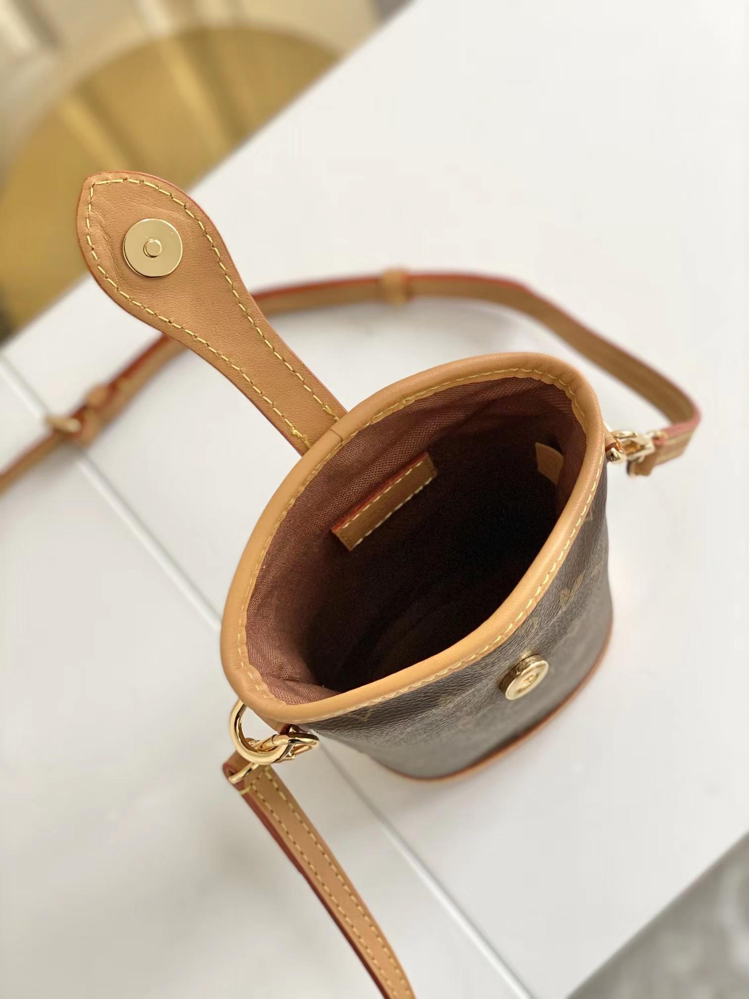 Louis Vuitton Louis Vuitton Fold Me Pouch Monogram 레플리카 8번 이미지 - Bag | 세미샵 레플리카 사이트