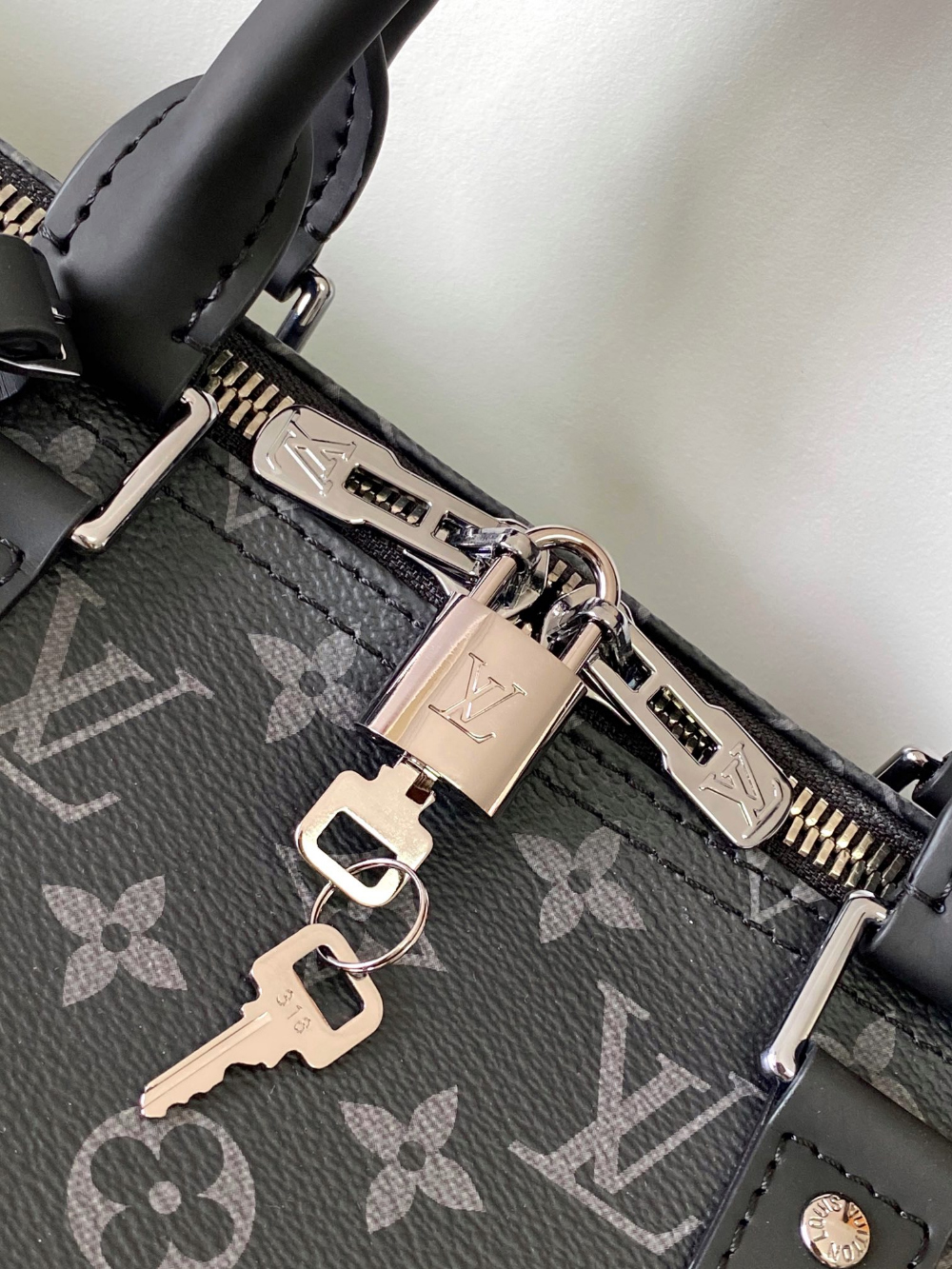 Louis Vuitton Louis Vuitton Keepall Bandouliere 50 Monogram Eclipse 레플리카 7번 이미지 - Bag | 세미샵 레플리카 사이트