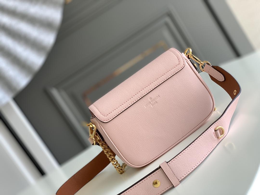 Louis Vuitton Lock Me Tender - 상세 이미지