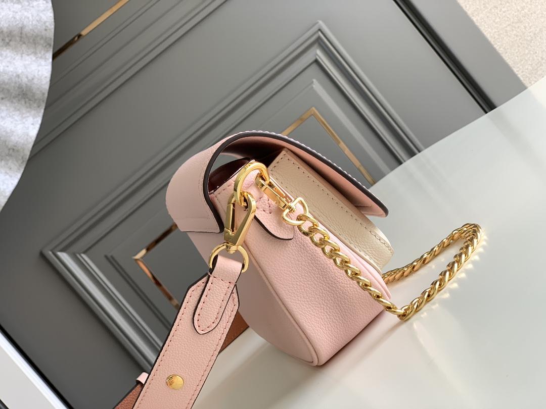 Louis Vuitton Lock Me Tender - 상세 이미지