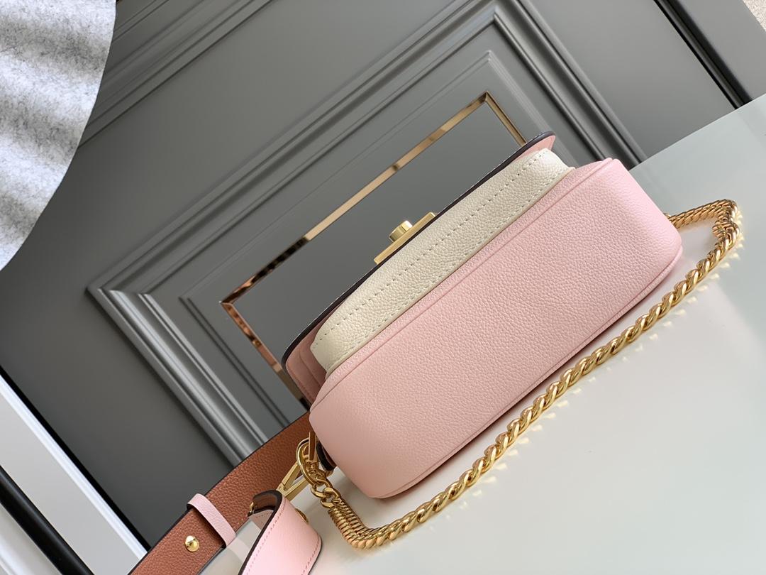 Louis Vuitton Lock Me Tender - 상세 이미지