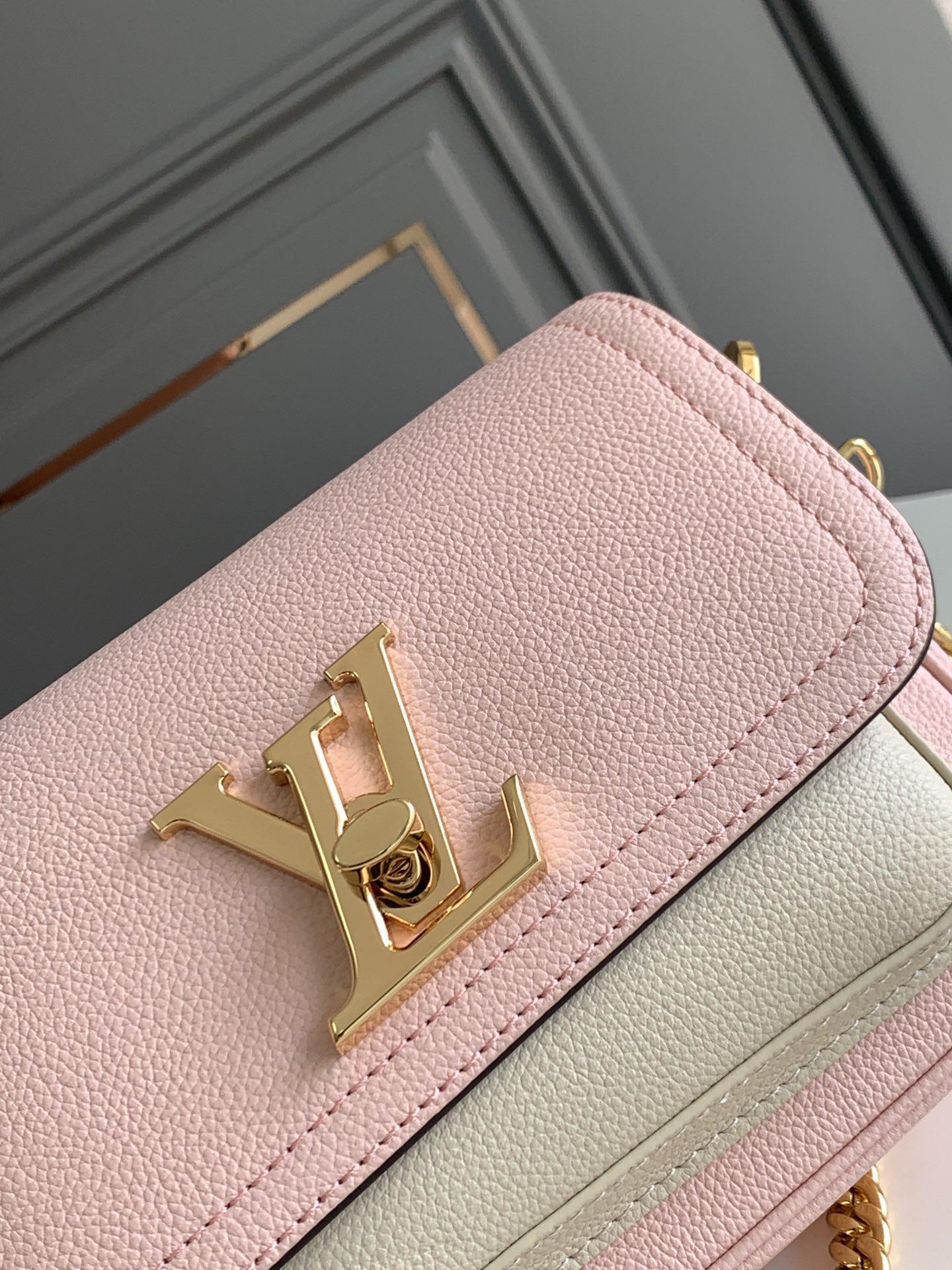 Louis Vuitton Lock Me Tender - 상세 이미지