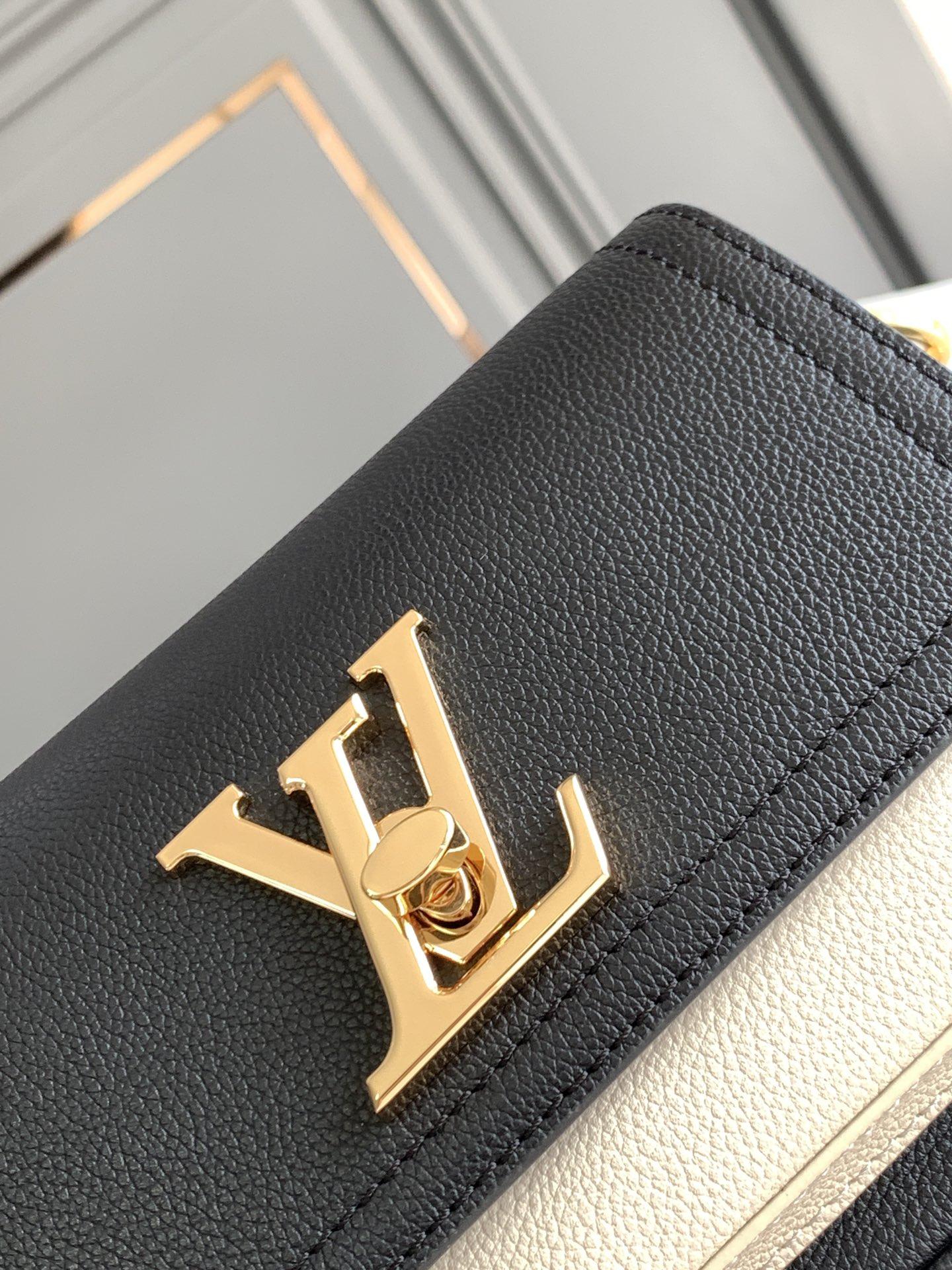 Louis Vuitton Lock Me Tender - 상세 이미지