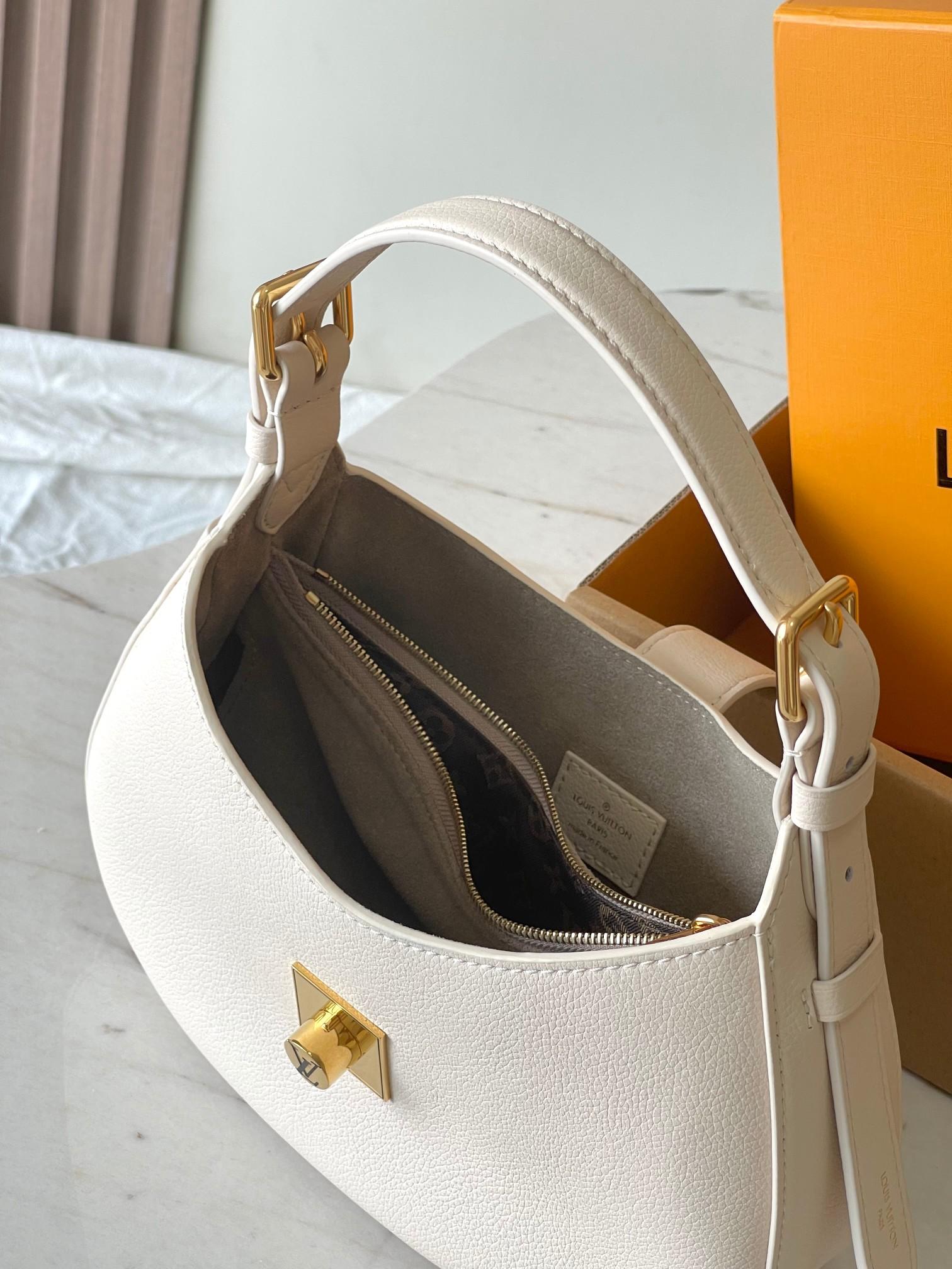 Louis Vuitton Louis Vuitton Low Key Shoulder 레플리카 14번 이미지 - Bag | 세미샵 레플리카 사이트