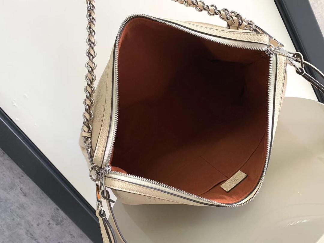 Louis Vuitton Louis Vuitton Mahina MM Hand It All 레플리카 17번 이미지 - Bag | 세미샵 레플리카 사이트