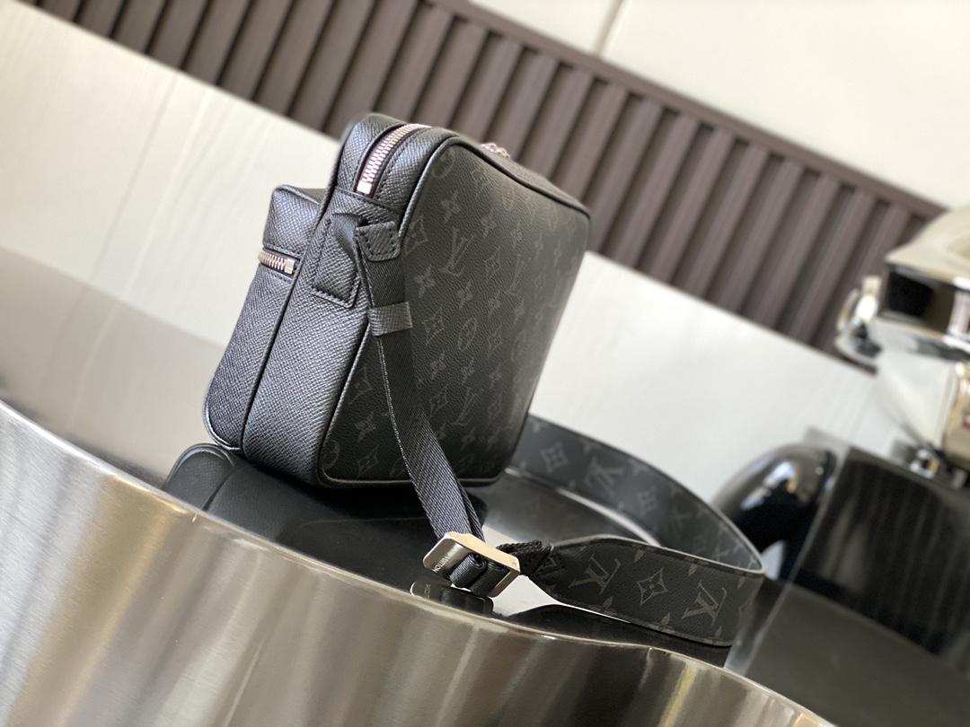 Louis Vuitton Louis Vuitton Outdoor Messenger 레플리카 3번 이미지 - Bag | 세미샵 레플리카 사이트
