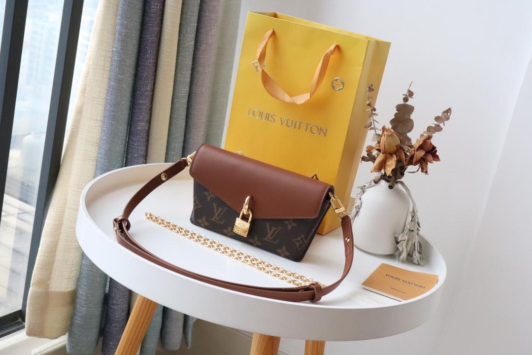 Louis Vuitton Louis Vuitton Padlock On Strap 레플리카 18번 이미지 - Bag | 세미샵 레플리카 사이트