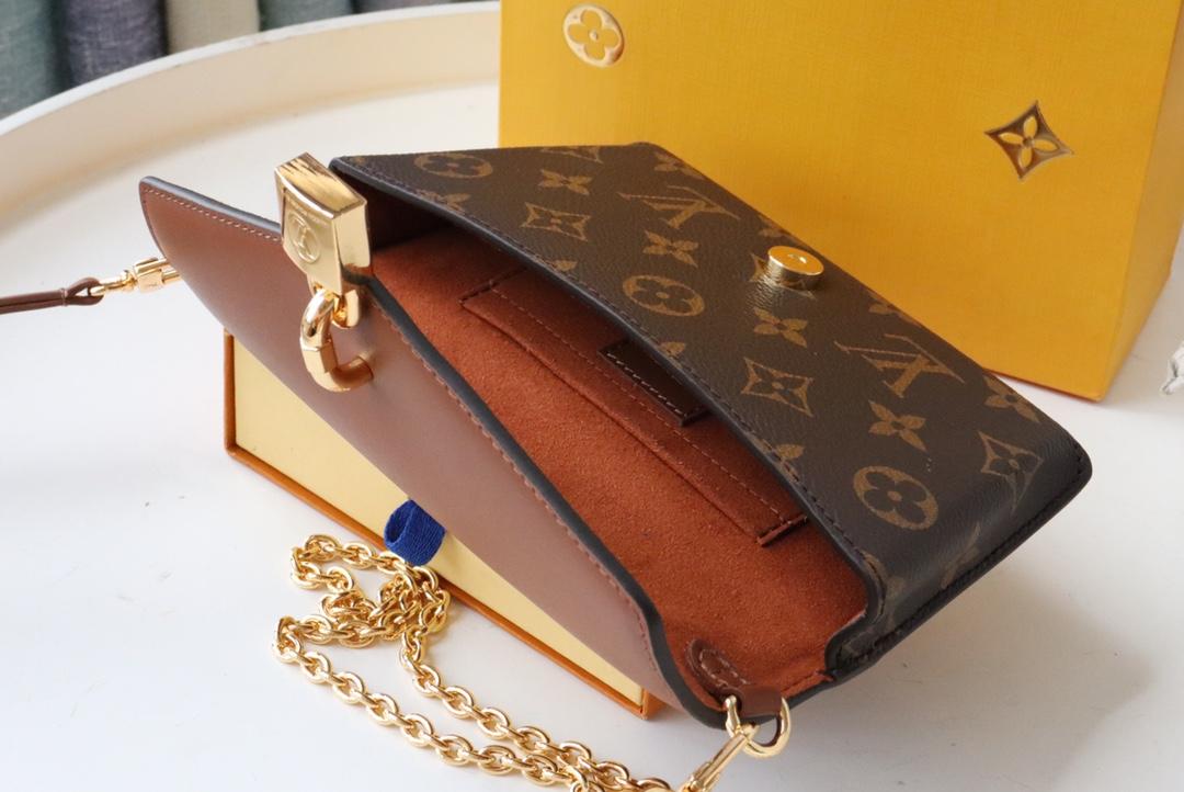 Louis Vuitton Louis Vuitton Padlock On Strap 레플리카 25번 이미지 - Bag | 세미샵 레플리카 사이트