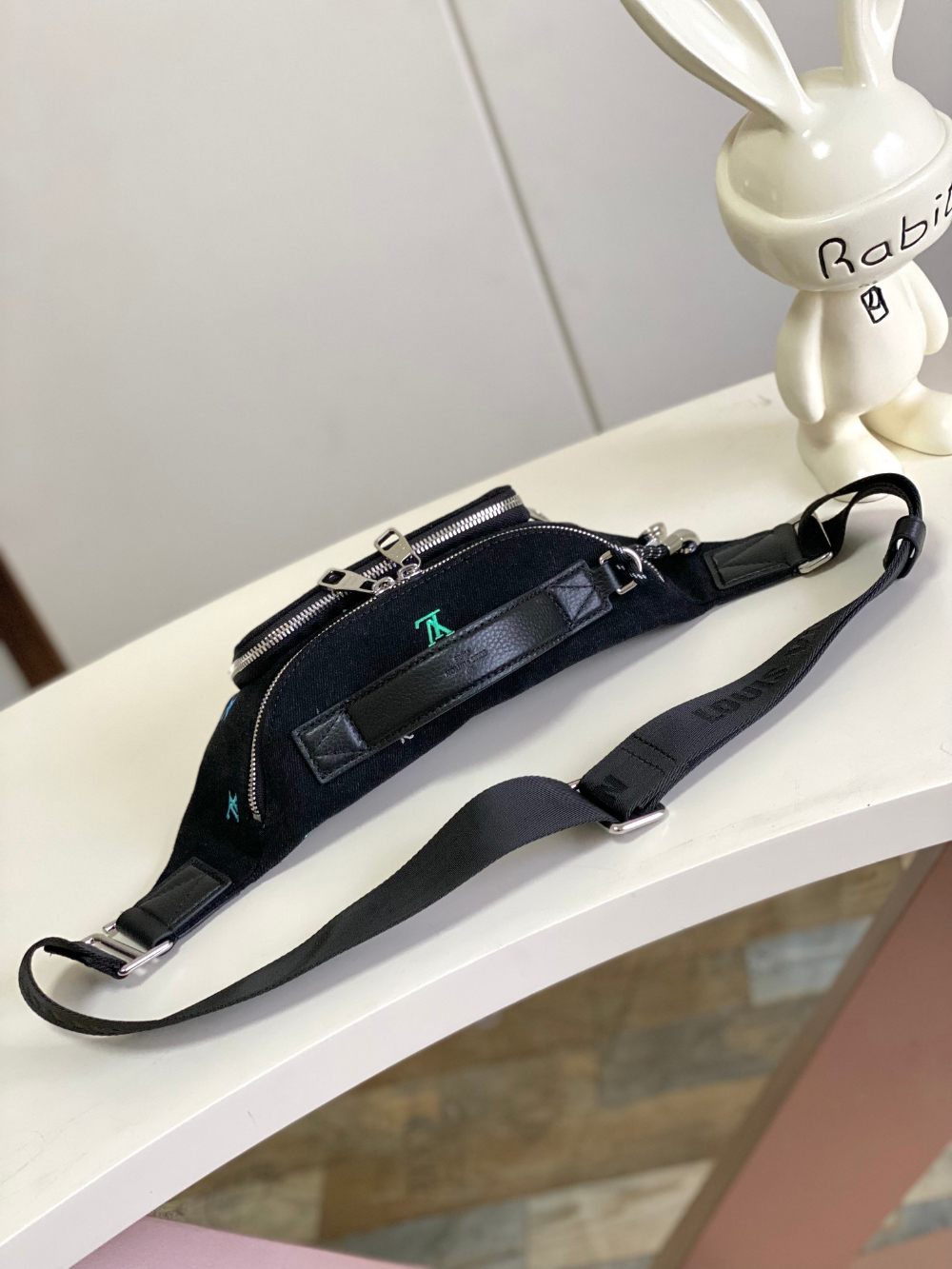 Louis Vuitton Louis Vuitton Rush Bumbag Monogram 레플리카 3번 이미지 - Bag | 세미샵 레플리카 사이트