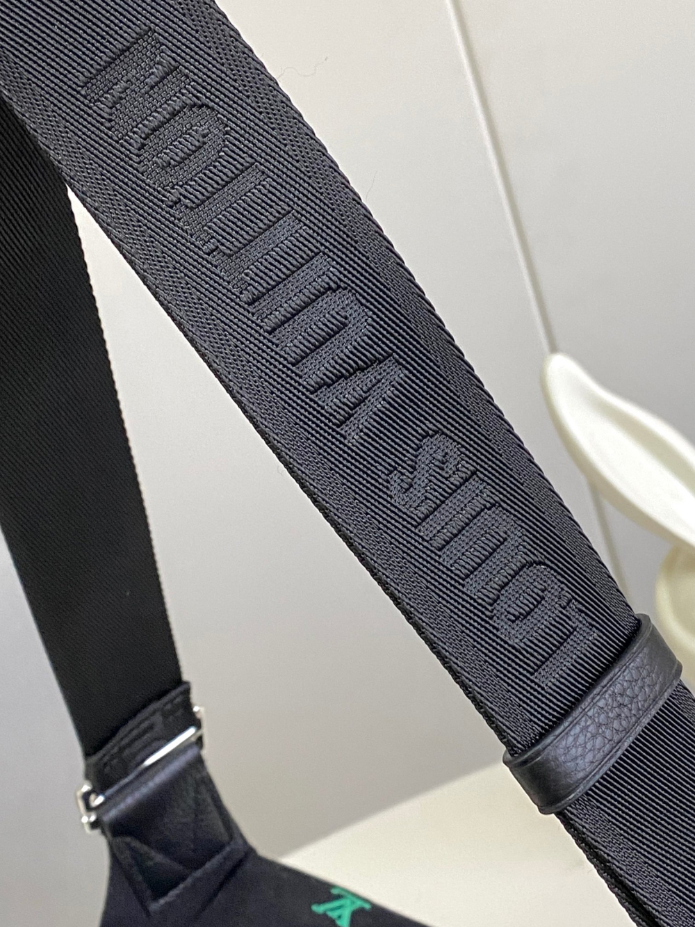 Louis Vuitton Louis Vuitton Rush Bumbag Monogram 레플리카 4번 이미지 - Bag | 세미샵 레플리카 사이트