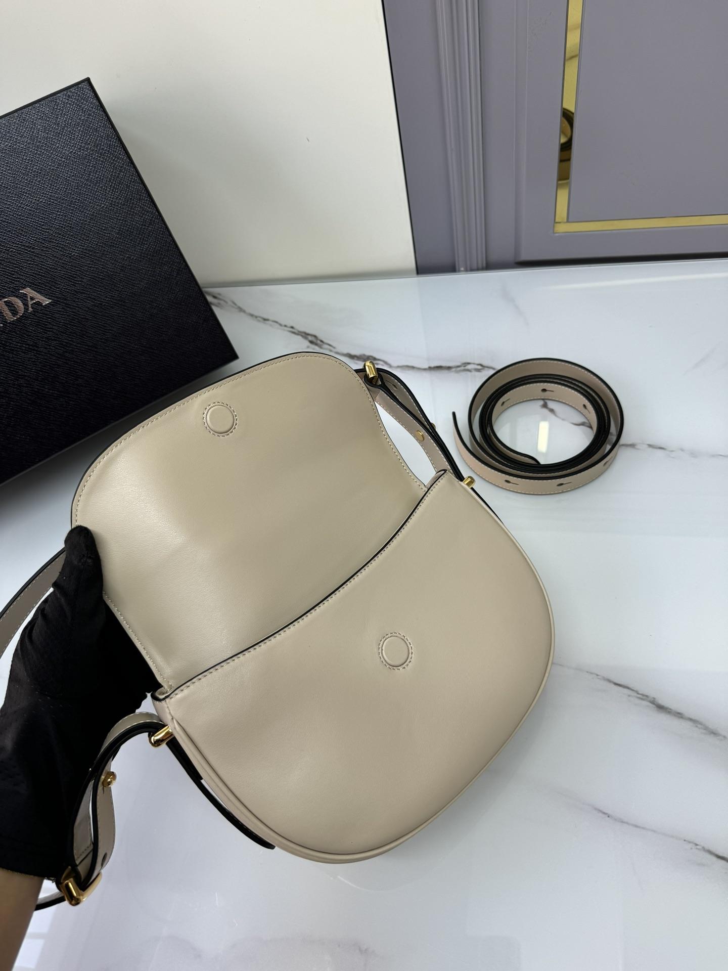 P R A D A Prada Arque Leather Shoulder Flap 레플리카 14번 이미지 - Bag | 세미샵 레플리카 사이트