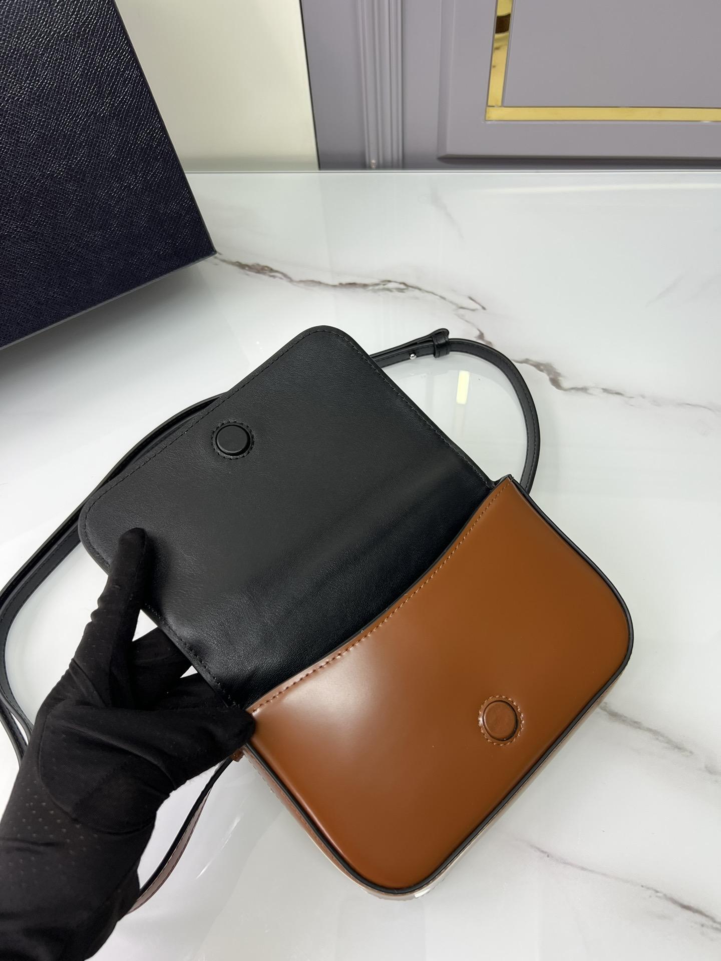 P R A D A Prada Brushed Leather Mini 레플리카 22번 이미지 - Bag | 세미샵 레플리카 사이트